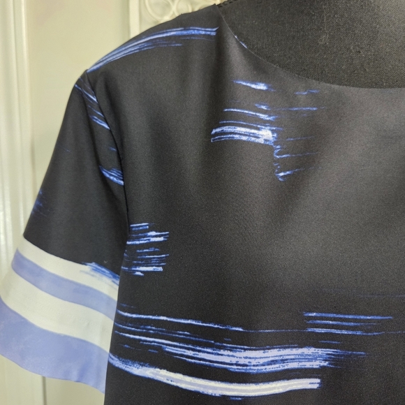 ⭐️Banana Republic Womans Blue Patterned Top Size L - Picture 2 of 5